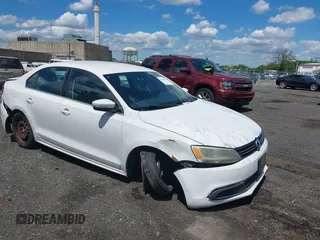2013 Volkswagen Jetta SE z VIN 3VWDP7AJ9DM402998, wystawiony jako IAAI lot #42199844 z przebiegiem 165 644 mil mil oraz . Historia ofert i sprzedaży dostępna na DreamBid. Obrazek 1.