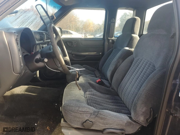2001 Chevrolet S-10 with VIN 1GCCS195218112085, listed as a Copart auction lot 82673454 with 95,231 mi miles and Salvage Title. Bid and sale history available at carsss.com. Image 7.