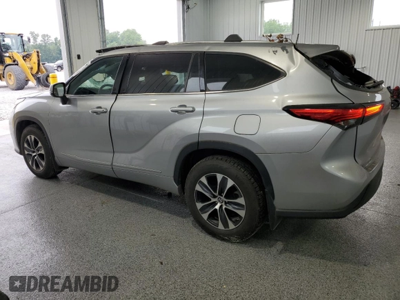 2022 Toyota Highlander XLE with VIN 5TDGZRBH4NS560801, listed as a Copart auction lot 63817915 with 64,557 mi miles and Salvage title. Bid and sale history available at DreamBid. Image 2.