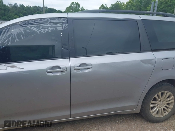 2012 Toyota Sienna XLE AAS с VIN 5TDYK3DC8CS276589, выставлен на аукционе IAAI как лот 42252242 с пробегом 221 618 миль миль и . История ставок и продаж доступна на DreamBid. Изображение 19.