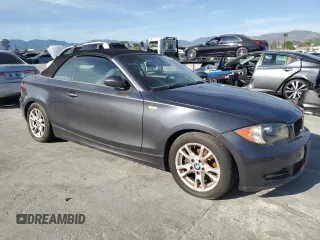 2008 BMW 1 Series 128i z VIN WBAUN13518VH79536, wystawiony jako Copart lot #49862135 z przebiegiem 66 284 mil mil oraz Szkody całkowita. Historia ofert i sprzedaży dostępna na DreamBid. Obrazek 4.