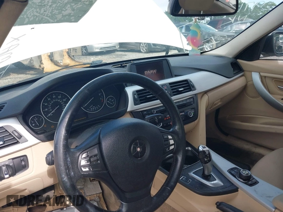 2013 BMW 3 Series 328i с VIN WBA3A5G52DNP23542, выставлен на аукционе IAAI как лот 42599708 с пробегом 169 081 миль миль и . История ставок и продаж доступна на DreamBid. Изображение 5.