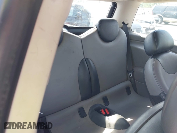 2006 MINI Hardtop с VIN WMWRC33536TJ74995, выставлен на аукционе IAAI как лот 42339671 с пробегом 219 625 миль миль и . История ставок и продаж доступна на DreamBid. Изображение 8.
