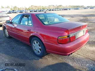 2003 Cadillac Seville Touring STS z VIN 1G6KY54983U212944, wystawiony jako IAAI lot #41656796 z przebiegiem 118 662 mil mil oraz . Historia ofert i sprzedaży dostępna na DreamBid. Obrazek 3.