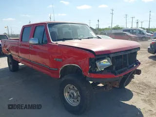 1997 Ford F-350 z VIN 1FTJW36G5VEC23170, wystawiony jako IAAI lot #42013727 z przebiegiem 318 411 mil mil oraz . Historia ofert i sprzedaży dostępna na DreamBid. Obrazek 6.