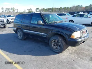 1998 GMC Jimmy SLT with VIN 1GKDT13W5W2502521, listed as a IAAI auction lot 41579741 with 176,802 mi miles. Bid and sale history available at carsss.com. Image 1.