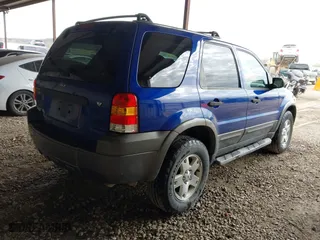 2006 Ford Escape XLT with VIN 1FMYU03166KC05651, listed as a IAAI auction lot 41799174 with 114,594 mi miles. Bid and sale history available at carsss.com. Image 4.