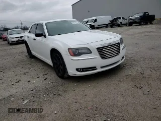 2013 Chrysler 300 S z VIN 2C3CCAGG1DH590552, wystawiony jako Copart lot #83837574 z przebiegiem 213 704 mil mil oraz Nie do naprawy • Non repairable. Historia ofert i sprzedaży dostępna na DreamBid. Obrazek 14.