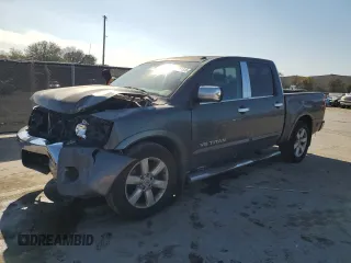 2008 Nissan Titan SE z VIN 1N6BA07D28N346111, wystawiony jako Copart lot #53607535 z przebiegiem 271 032 mil mil oraz Nie do naprawy • Non repairable. Historia ofert i sprzedaży dostępna na DreamBid. Obrazek 1.