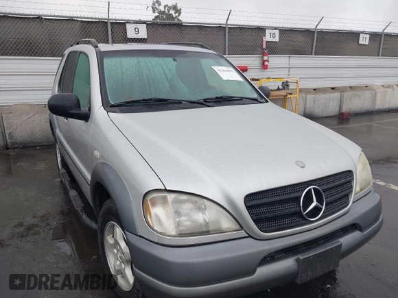 1998 Mercedes-Benz M-Class with VIN 4JGAB54E1WA045397, listed as a IAAI auction lot 41204055 with 1 mi miles. Bid and sale history available at carsss.com. Image 6.