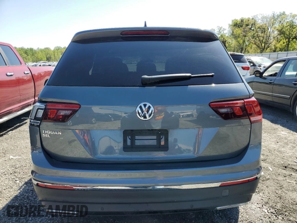 2020 Volkswagen Tiguan SE z VIN 3VV3B7AX8LM102502, wystawiony jako Copart lot #52428635 z przebiegiem 50 778 mil mil oraz Szkody całkowita. Historia ofert i sprzedaży dostępna na DreamBid. Obrazek 6.
