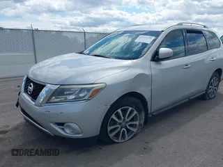 2016 Nissan Pathfinder Platinum z VIN 5N1AR2MNXGC662989, wystawiony jako IAAI lot #42315335 z przebiegiem 128 956 mil mil oraz . Historia ofert i sprzedaży dostępna na DreamBid. Obrazek 6.