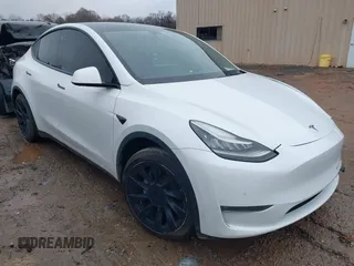 2021 Tesla Model Y Standard Range with VIN 5YJYGDED8MF114076, listed as a IAAI auction lot 41567295 with 150,133 mi miles. Bid and sale history available at carsss.com. Image 1.