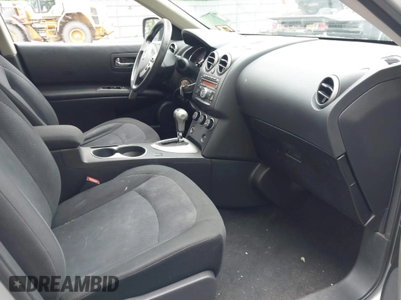 2012 Nissan Rogue S z VIN JN8AS5MV7CW701982, wystawiony jako IAAI lot #42371222 z przebiegiem 171 770 mil mil oraz . Historia ofert i sprzedaży dostępna na DreamBid. Obrazek 5.