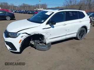 2022 Volkswagen Tiguan SE R-Line Black z VIN 3VV8B7AX4NM027208, wystawiony jako IAAI lot #41729385 z przebiegiem 51 274 mil mil oraz . Historia ofert i sprzedaży dostępna na DreamBid. Obrazek 19.