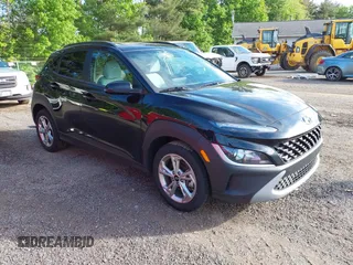 2023 Hyundai Kona SEL с VIN KM8K3CAB9PU059564, выставлен на аукционе IAAI как лот 42255562 с пробегом 21 978 миль миль и . История ставок и продаж доступна на DreamBid. Изображение 1.
