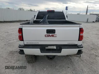 2018 GMC Sierra 2500HD Denali z VIN 1GT12UEY2JF273427, wystawiony jako Copart lot #48467595 z przebiegiem 113 878 mil mil oraz Szkoda całkowita • Salvage title. Historia ofert i sprzedaży dostępna na DreamBid. Obrazek 12.