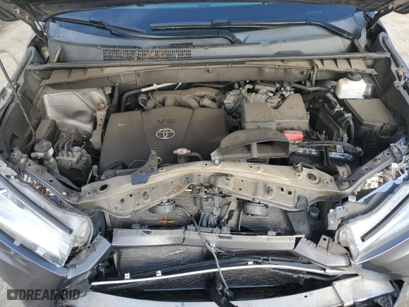 2018 Toyota Highlander LE with VIN 5TDBZRFH6JS821036, listed as a Copart auction lot 47576545 with 73,101 mi miles and Salvage Title. Bid and sale history available at carsss.com. Image 12.