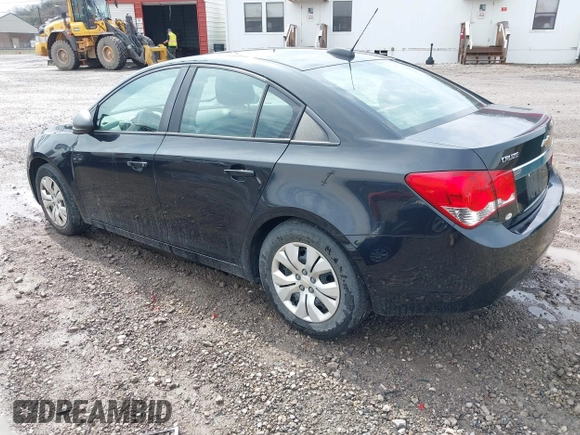 2015 Chevrolet Cruze LS z VIN 1G1PA5SG2F7105750, wystawiony jako IAAI lot #41937764 z przebiegiem 132 692 mil mil oraz . Historia ofert i sprzedaży dostępna na DreamBid. Obrazek 3.