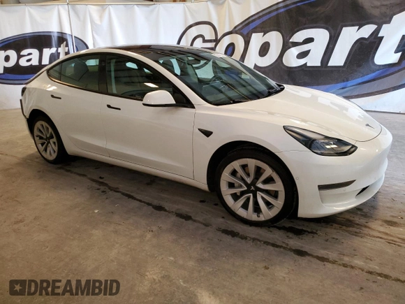 2022 Tesla Model 3 z VIN 5YJ3E1EA1NF371389, wystawiony jako Copart lot #59639665 z przebiegiem 84 719 mil mil oraz Czysty tytuł • Clean title. Historia ofert i sprzedaży dostępna na DreamBid. Obrazek 4.