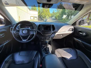 2021 Jeep Cherokee Latitude Plus z VIN 1C4PJMLB5MD109942, wystawiony jako Copart lot #66739905 z przebiegiem 20 197 mil mil oraz Czysty tytuł • Clean title. Historia ofert i sprzedaży dostępna na DreamBid. Obrazek 9.
