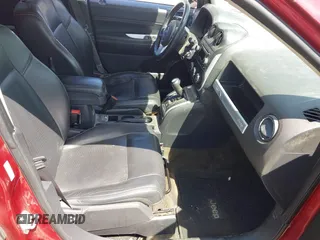 2016 Jeep Compass High Altitude z VIN 1C4NJDEB7GD775631, wystawiony jako IAAI lot #42244957 z przebiegiem 130 230 mil mil oraz . Historia ofert i sprzedaży dostępna na DreamBid. Obrazek 5.