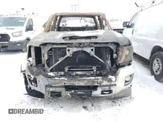 2019 GMC Sierra 3500HD Denali z VIN 1GT42WEYXKF150470, wystawiony jako Copart lot #86963724 z przebiegiem Nie podano mil oraz Nie do naprawy. Historia ofert i sprzedaży dostępna na DreamBid. Obrazek 5.