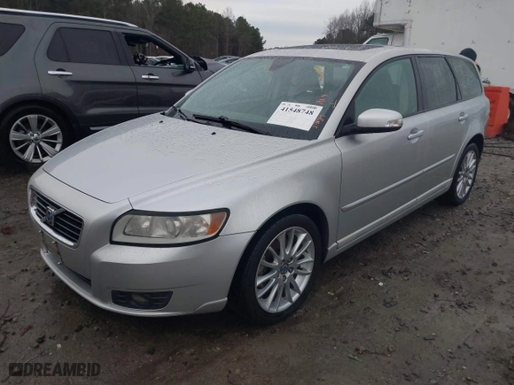 2009 Volvo V50 2.4L with VIN YV1MW382592450021, listed as a IAAI auction lot 41548748 with 155,631 mi miles. Bid and sale history available at carsss.com. Image 2.