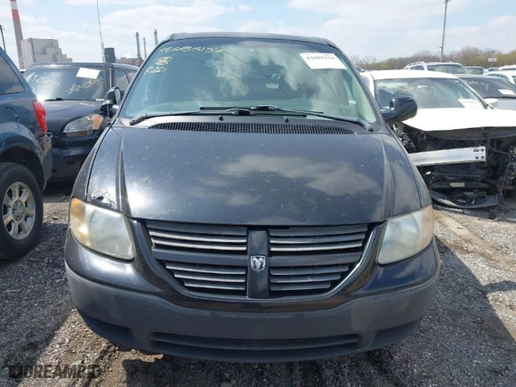 2005 Dodge Caravan SE with VIN 1D4GP25BX5B319579, listed as a IAAI auction lot 42005154 with 191,967 mi miles. Bid and sale history available at carsss.com. Image 6.