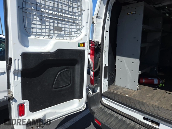 2017 Ford Transit z VIN 1FTYR1YM1HKB36417, wystawiony jako IAAI lot #42617602 z przebiegiem 96 942 mil mil oraz . Historia ofert i sprzedaży dostępna na DreamBid. Obrazek 4.