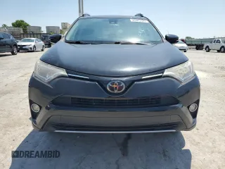 2018 Toyota RAV4 XLE z VIN 2T3RFREV4JW812199, wystawiony jako Copart lot #58485725 z przebiegiem 96 576 mil mil oraz Szkoda całkowita • Salvage title. Historia ofert i sprzedaży dostępna na DreamBid. Obrazek 5.