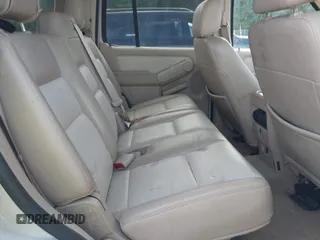 2006 Mercury Mountaineer Premier z VIN 4M2EU38886UJ12868, wystawiony jako IAAI lot #42209894 z przebiegiem 174 526 mil mil oraz . Historia ofert i sprzedaży dostępna na DreamBid. Obrazek 8.