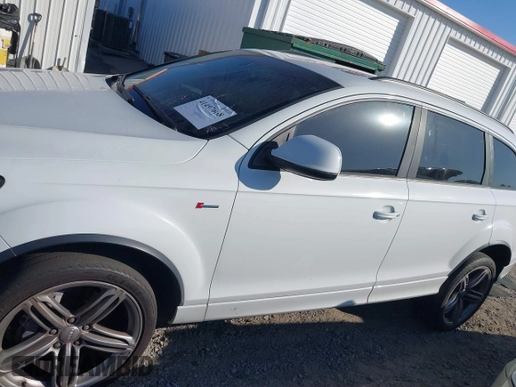 2015 Audi Q7 3.0T S line Prestige with VIN WA1DGAFEXFD016210, listed as a IAAI auction lot 41497668 with 142,709 mi miles. Bid and sale history available at carsss.com. Image 14.