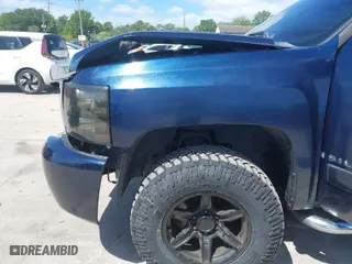 2008 Chevrolet Silverado 1500 LT w/1LT with VIN 2GCEK13C181173196, listed as a IAAI auction lot 41954657 with 212,388 mi miles. Bid and sale history available at carsss.com. Image 6.