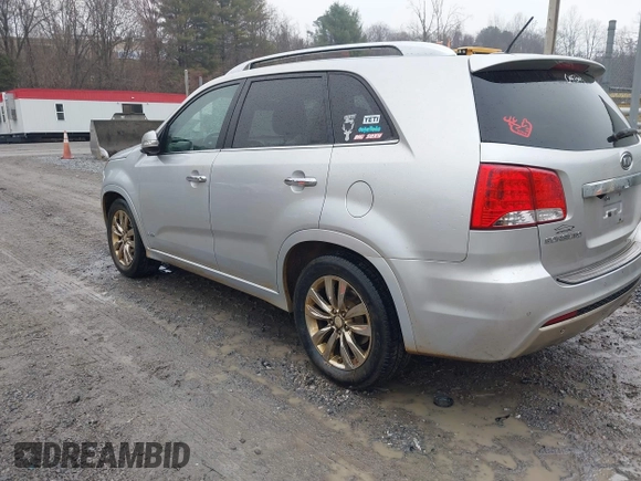 2013 Kia Sorento SX with VIN 5XYKWDA29DG342965, listed as a IAAI auction lot 41001039 with 163,760 mi miles. Bid and sale history available at carsss.com. Image 3.