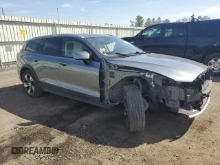 2020 Volvo V60 Cross Country with VIN YV4102WK6L1030365, listed as a Copart auction lot 49318725 with 24,185 mi miles and Salvage Title. Bid and sale history available at carsss.com. Image 4.