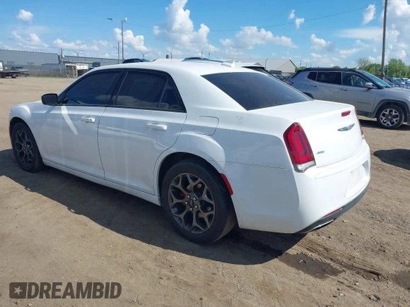 2015 Chrysler 300 S z VIN 2C3CCAGG6FH736320, wystawiony jako IAAI lot #42270198 z przebiegiem 131 549 mil mil oraz . Historia ofert i sprzedaży dostępna na DreamBid. Obrazek 3.