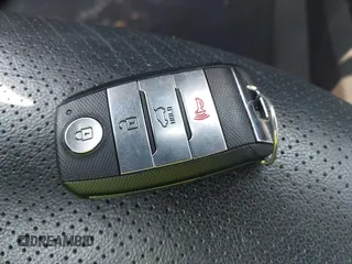 2018 Kia Sorento EX z VIN 5XYPH4A57JG410055, wystawiony jako IAAI lot #42023771 z przebiegiem 53 984 mil mil oraz . Historia ofert i sprzedaży dostępna na DreamBid. Obrazek 11.
