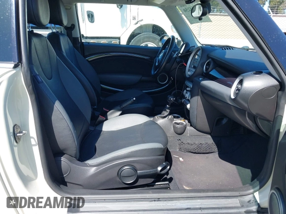 2010 MINI Hardtop with VIN WMWMF3C51ATZ62765, listed as a IAAI auction lot 42314250 with 168,345 mi miles and . Bid and sale history available at DreamBid. Image 5.