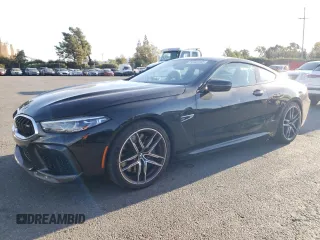 2020 BMW M8 z VIN WBSAE0C07LCD67008, wystawiony jako Copart lot #75783143 z przebiegiem 14 697 mil mil oraz . Historia ofert i sprzedaży dostępna na DreamBid. Obrazek 1.