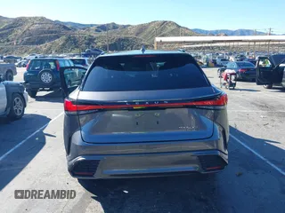 2023 Lexus RX 500h F Sport Performance z VIN 2T2BCMEA7PC007404, wystawiony jako IAAI lot #41742364 z przebiegiem 9 667 mil mil oraz . Historia ofert i sprzedaży dostępna na DreamBid. Obrazek 16.