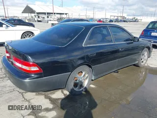 2001 Lexus ES with VIN JT8BF28GX10317370, listed as a IAAI auction lot 41512950 with 221,206 mi miles. Bid and sale history available at carsss.com. Image 4.