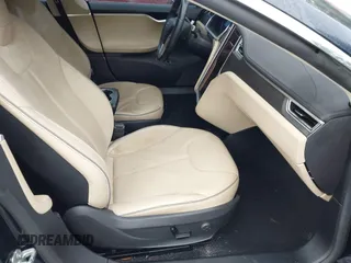 2013 Tesla Model S Performance с VIN 5YJSA1DP3DFP06177, выставлен на аукционе IAAI как лот 42675354 с пробегом 95 143 миль миль и . История ставок и продаж доступна на DreamBid. Изображение 5.
