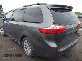 2016 Toyota Sienna XLE z VIN 5TDYK3DC3GS714599, wystawiony jako IAAI lot #42240471 z przebiegiem 135 746 mil mil oraz . Historia ofert i sprzedaży dostępna na DreamBid. Obrazek 3.