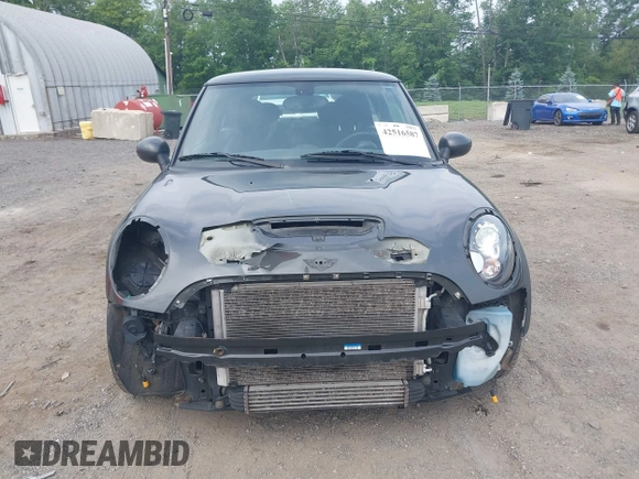 2011 MINI Hardtop S with VIN WMWSV3C58BTY13412, listed as a IAAI auction lot 42516587 with 124,831 mi miles and . Bid and sale history available at DreamBid. Image 13.
