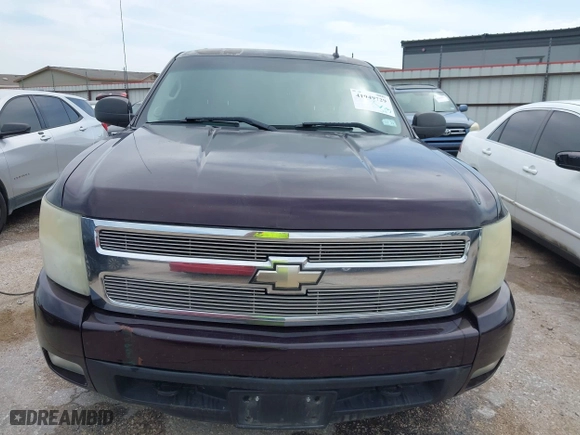 2008 Chevrolet Silverado 1500 LT w/1LT with VIN 2GCEK13J281331057, listed as a IAAI auction lot 41949729 with 276,931 mi miles. Bid and sale history available at carsss.com. Image 12.