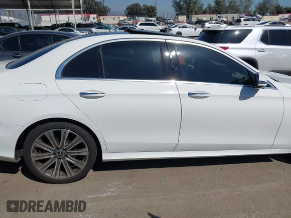 2022 Mercedes-Benz E 350 with VIN W1KZF8DB5NB068876, listed as a IAAI auction lot 41999445 with 31,786 mi miles and . Bid and sale history available at DreamBid. Image 13.