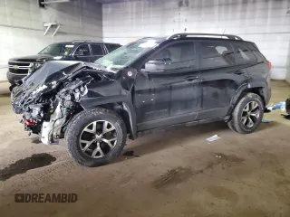 2015 Jeep Cherokee Trailhawk z VIN 1C4PJMBS3FW728810, wystawiony jako Copart lot #47133895 z przebiegiem 129 555 mil mil oraz Czysty tytuł • Clean title. Historia ofert i sprzedaży dostępna na DreamBid. Obrazek 1.