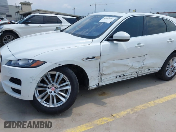 2020 Jaguar F-Pace 25t Prestige z VIN SADCK2FXXLA622776, wystawiony jako IAAI lot #42149737 z przebiegiem 42 269 mil mil oraz . Historia ofert i sprzedaży dostępna na DreamBid. Obrazek 6.
