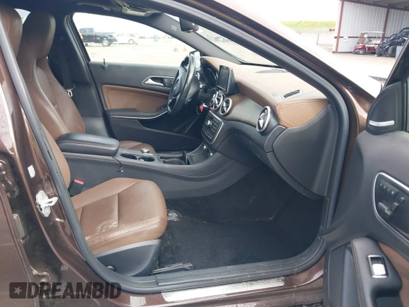 2015 Mercedes-Benz GLA 250 z VIN WDCTG4GB4FJ107864, wystawiony jako IAAI lot #41709927 z przebiegiem 102 070 mil mil oraz . Historia ofert i sprzedaży dostępna na DreamBid. Obrazek 5.